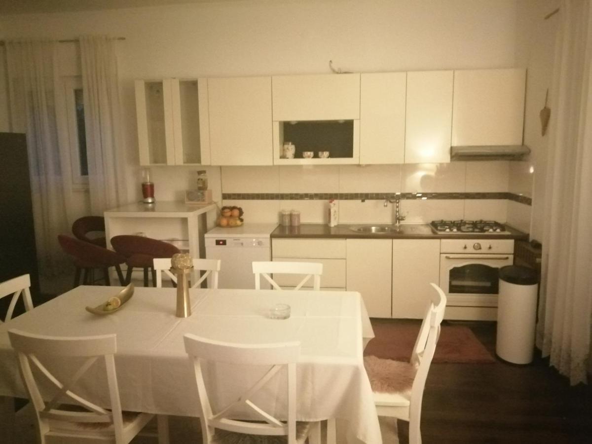 Apartments Rogic Zara Esterno foto